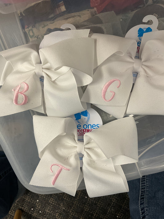 Monogram bow white